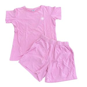 Schönes Pyjama mit kleiner Sonne