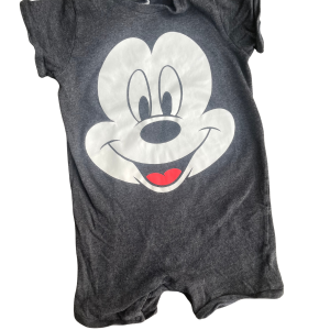 Strampler dunkelgrau mit Mickey Mouse – Aufdruck