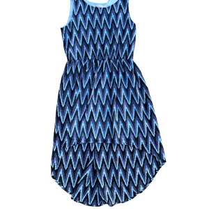 Schönes Sommerkleid mit Chiffon